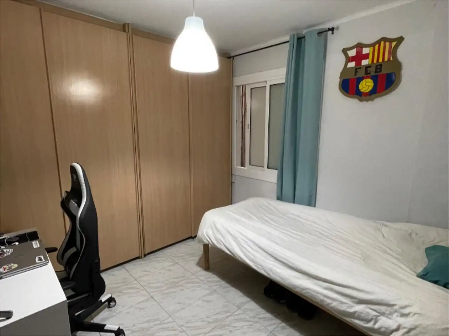 Bedroom of Flat for share in Sant Feliu de Llobregat  with Balcony