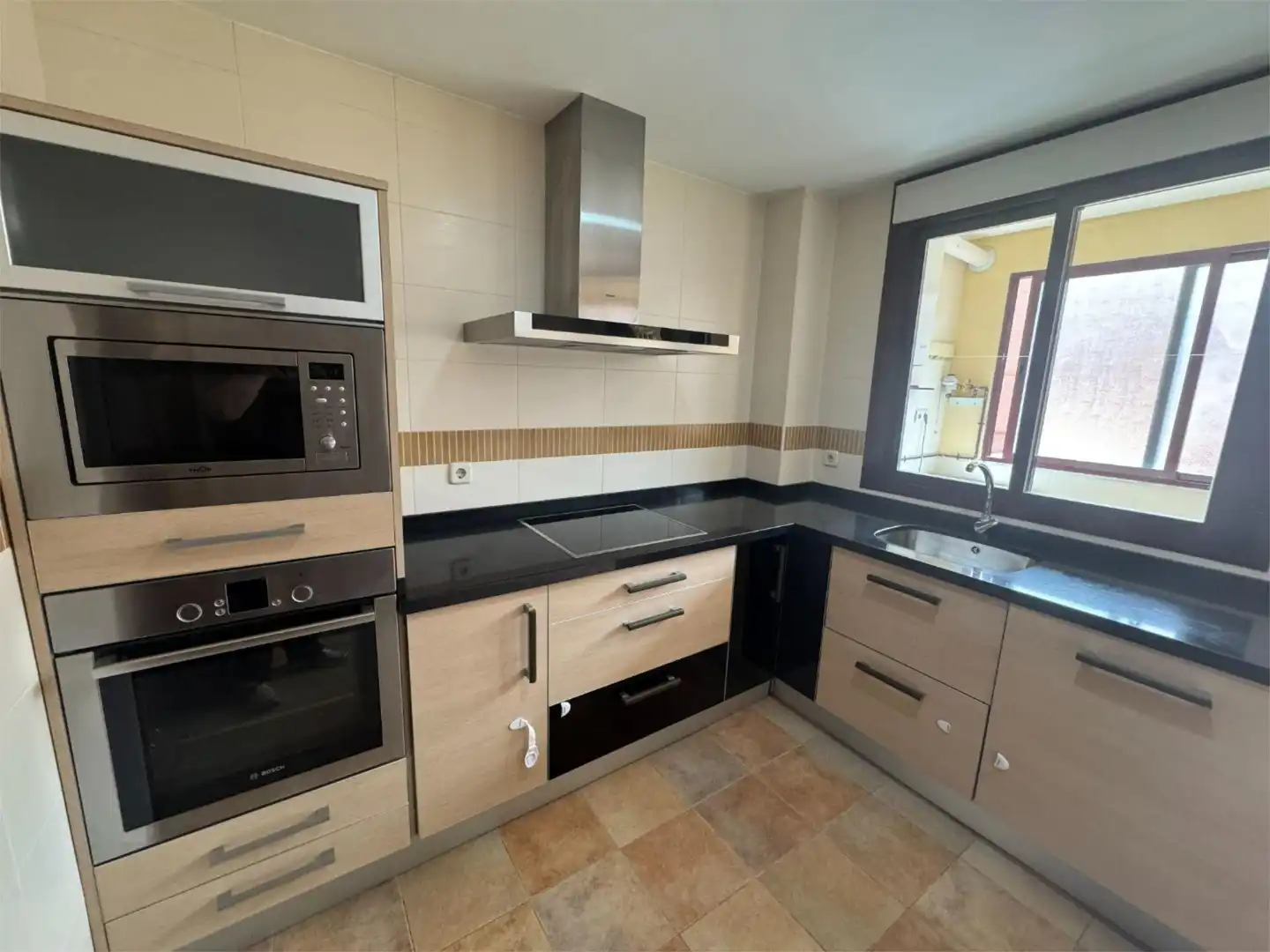 Flat for sale in Calle Luis Cernuda, 3, Ayuntamiento Kitchen of Flat for sale in Alhendín with Air Conditioner and Balcony