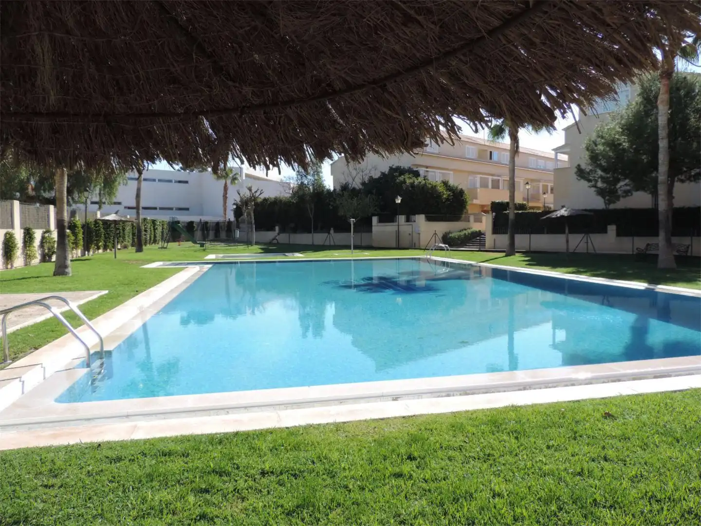 Piscina de Casa adosada en venta en El Campello con Aire acondicionado, Calefacción y Jardín privado