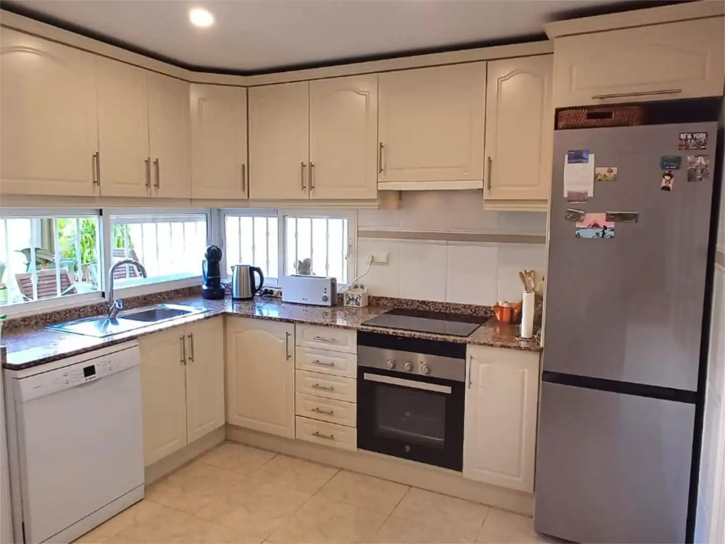 Detached homes for sale in Avinguda del Fabraquer, 4, Playa Muchavista Kitchen of Detached homes for sale in El Campello with Air Conditioner, Heating and Private garden
