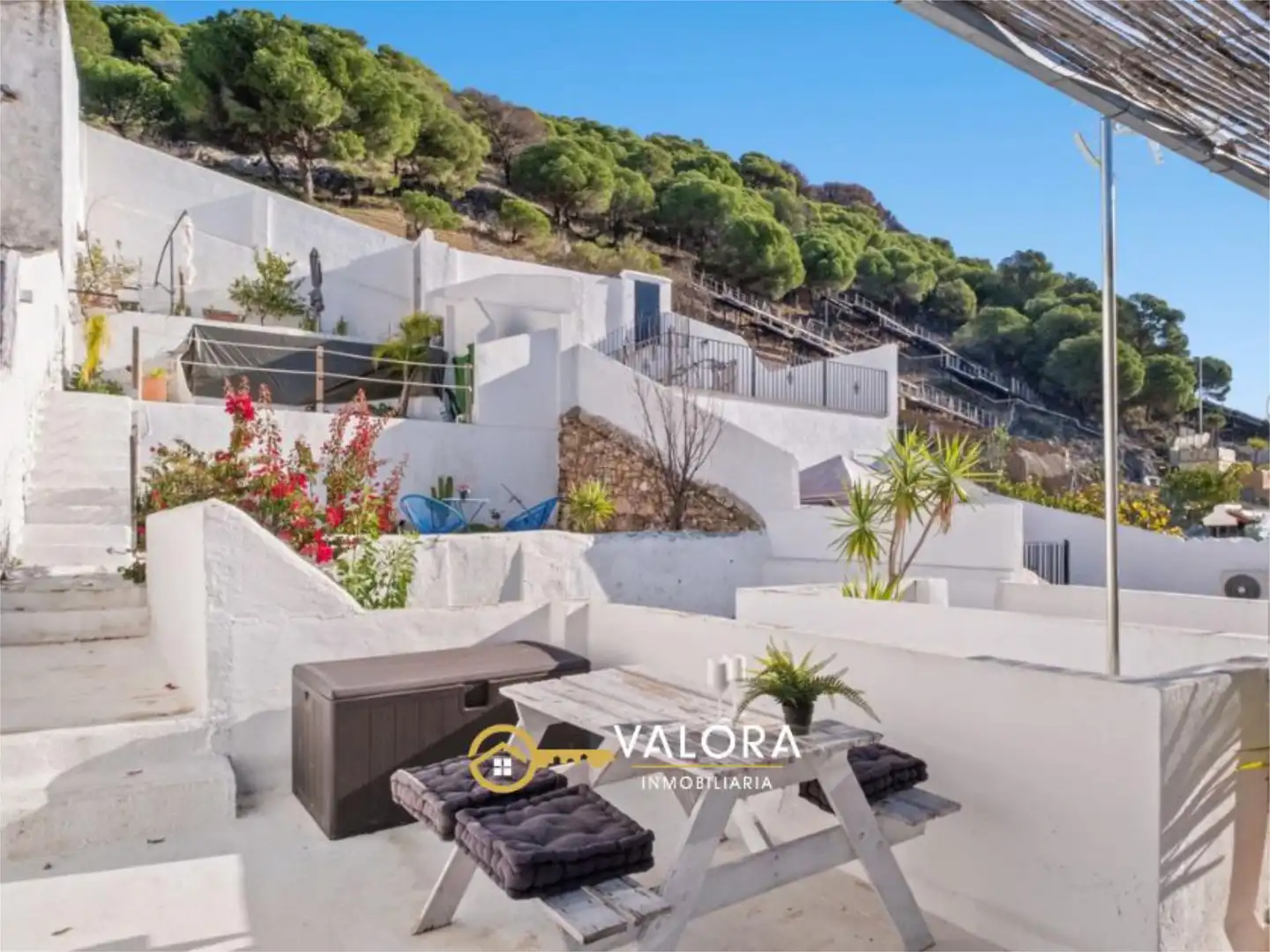 Vista exterior de Casa o xalet en venda en Carratraca amb Aire condicionat, Terrassa i Piscina