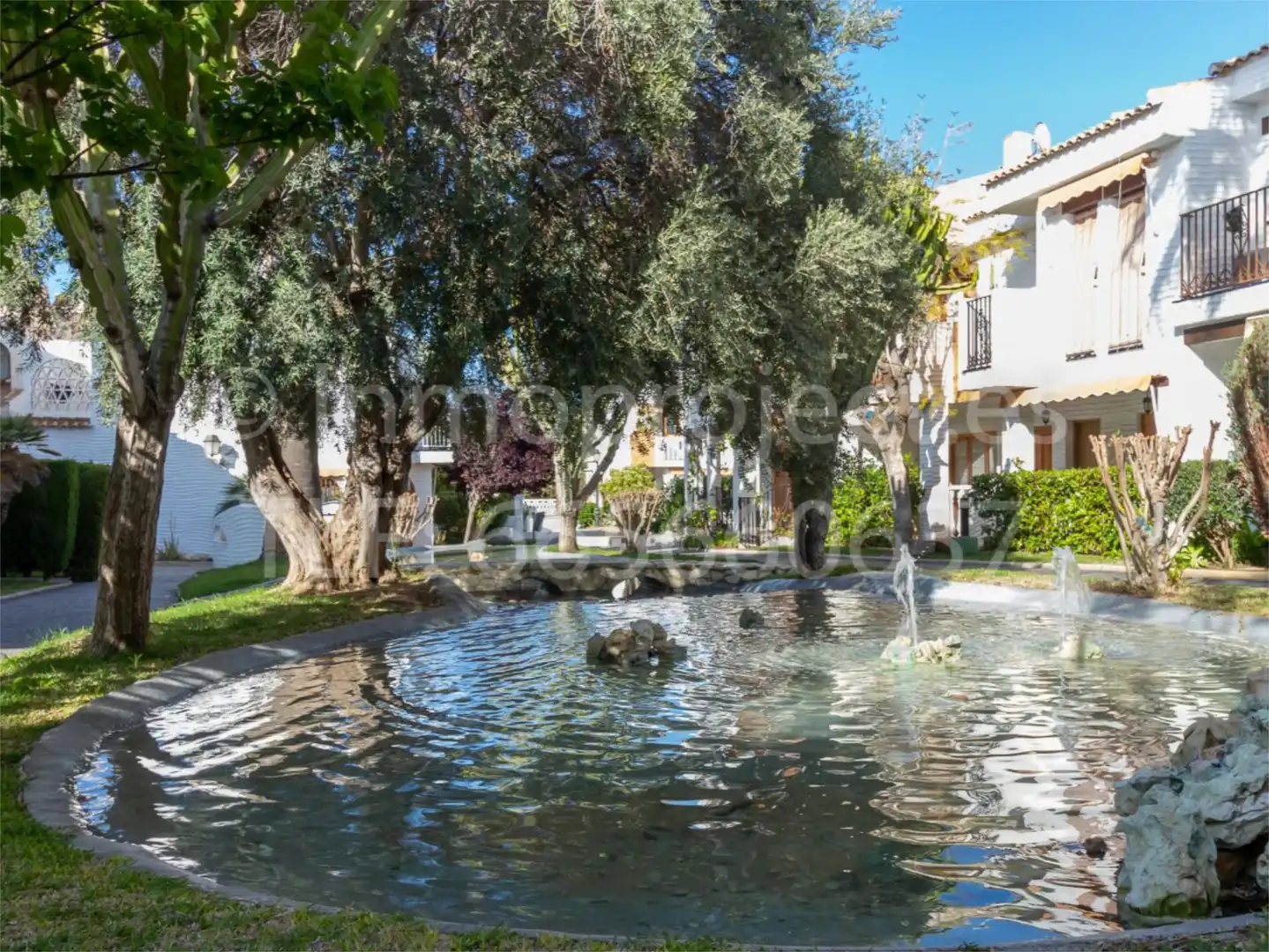 Casa adosada en venda a Avinguda del Carabasí, 4a, Novamar - Mediterráneo Vista exterior de Casa adosada en venda en Santa Pola amb Aire condicionat, Terrassa i Piscina