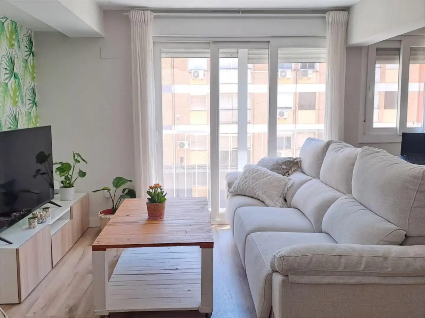 Flat for rent in Calle Sor Milagros, 4, Triana Oeste Living room of Flat for rent in Sevilla Capital with Air Conditioner and Balcony