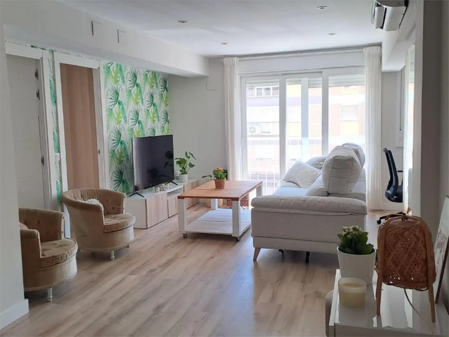 Flat for rent in Calle Sor Milagros, 4, Triana Oeste Living room of Flat for rent in Sevilla Capital with Air Conditioner and Balcony