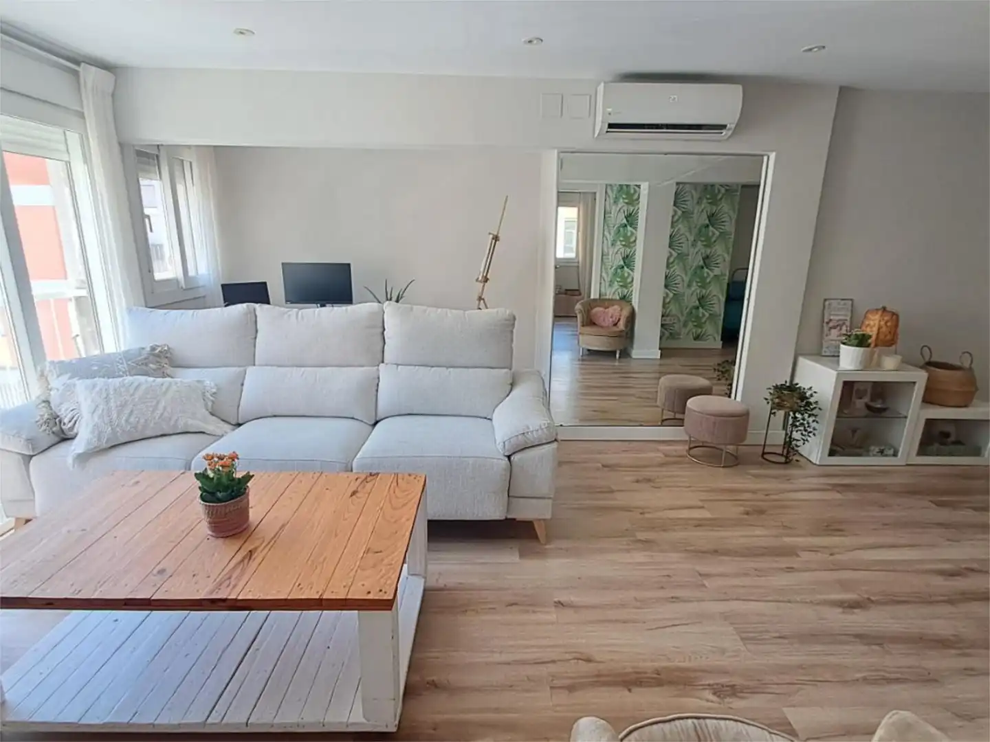 Flat for rent in Calle Sor Milagros, 4, Triana Oeste Living room of Flat for rent in Sevilla Capital with Air Conditioner and Balcony