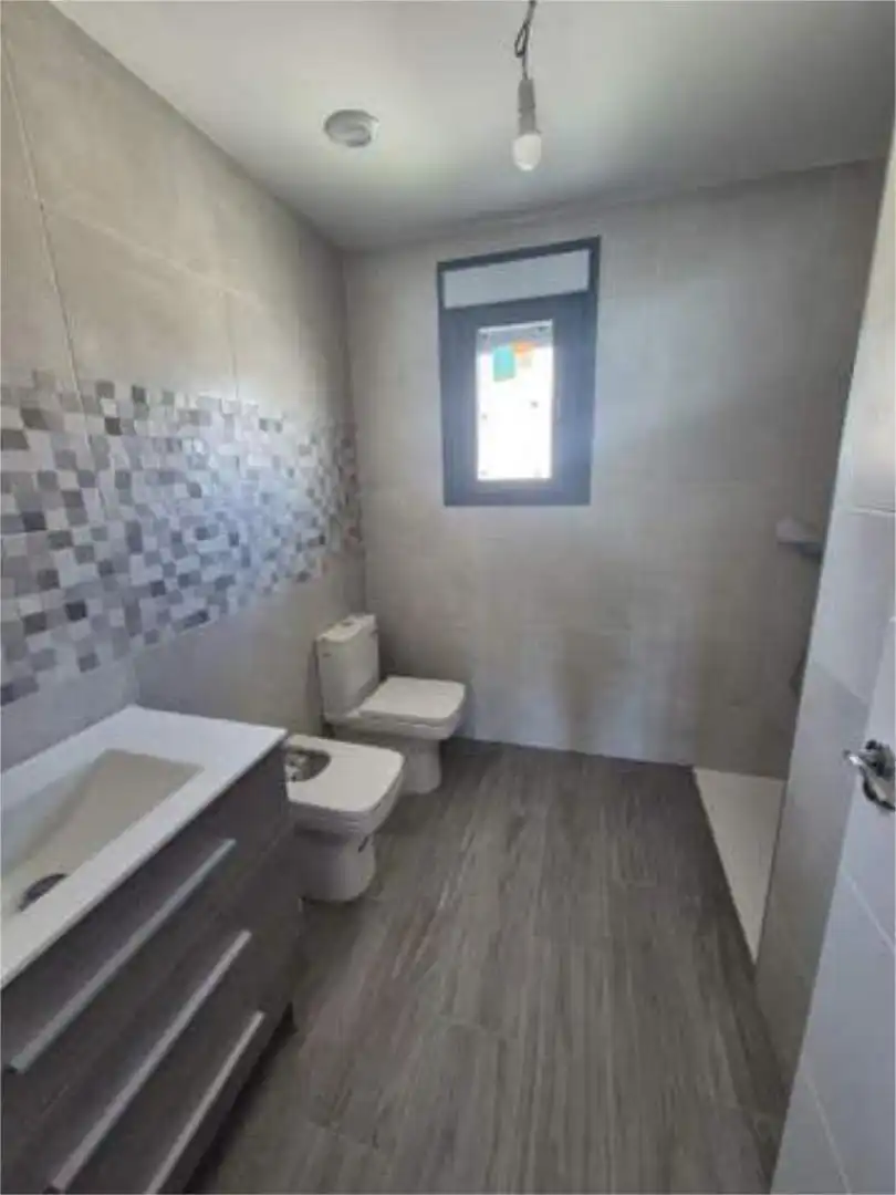 Bathroom of Detached homes for sale in Talavera de la Reina