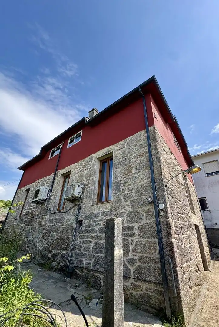 Casa o xalet en venda a Rúa Santa Lucía, 1, Meaño Vista exterior de Casa o xalet en venda en Meaño amb Aire condicionat, Calefacció i Jardí privat