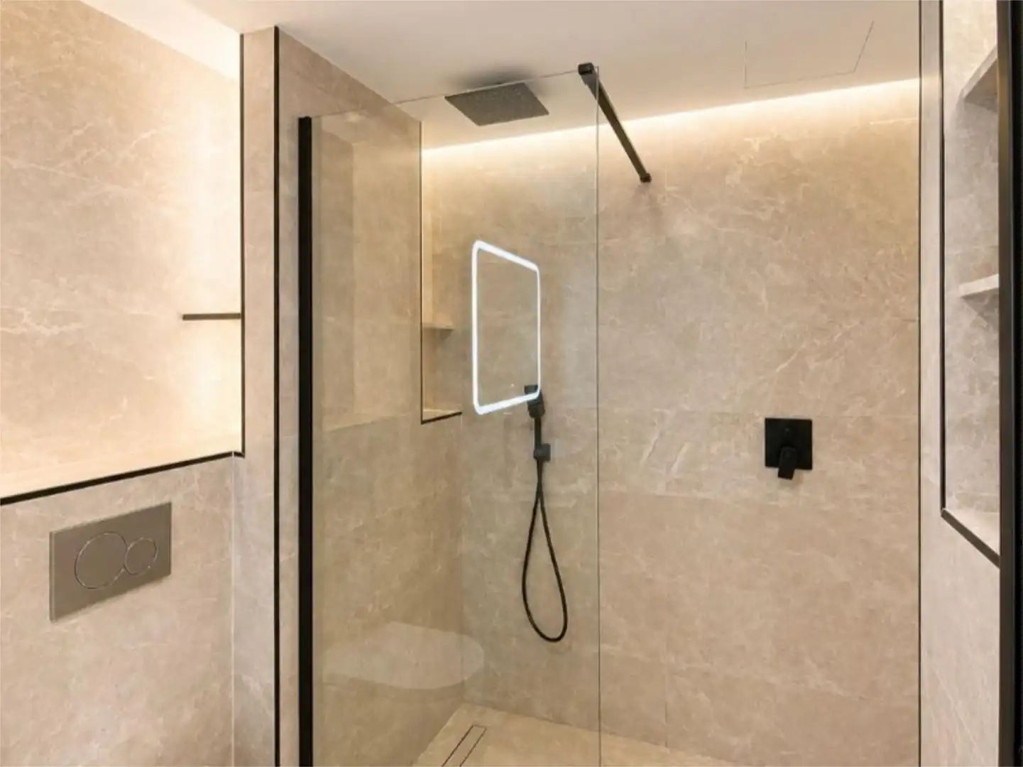 Apartments for rent in Carrer de Jordi Villalonga I Velasco, 2, Nord Bathroom of Apartments for rent in Palma de Mallorca with Air Conditioner