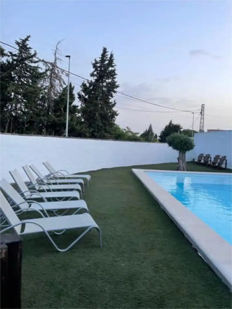 Casa adosada de alquiler en La Coquina Piscina de Casa adosada de alquiler en Chiclana de la Frontera con Calefacción, Jardín privado y Terraza