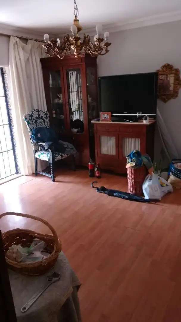 Living room of Flat for sale in Sevilla  with Air Conditioner, Heating and Parquet flooring