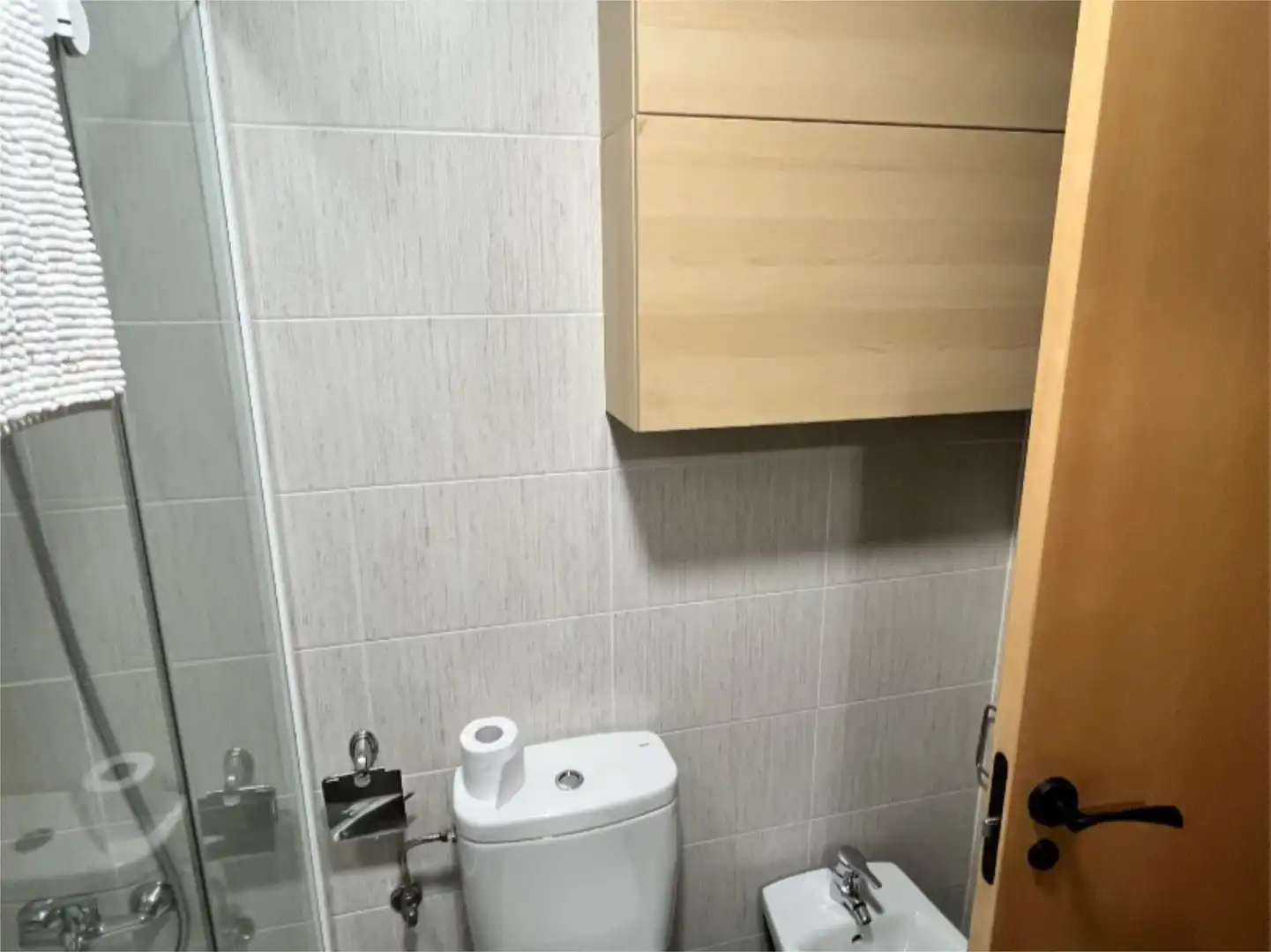 Piso de alquiler en Avenida de los Picos de Europa, 5, Comillas (Cantabria) Baño de Piso de alquiler en Comillas (Cantabria) con Calefacción, Terraza y Amueblado