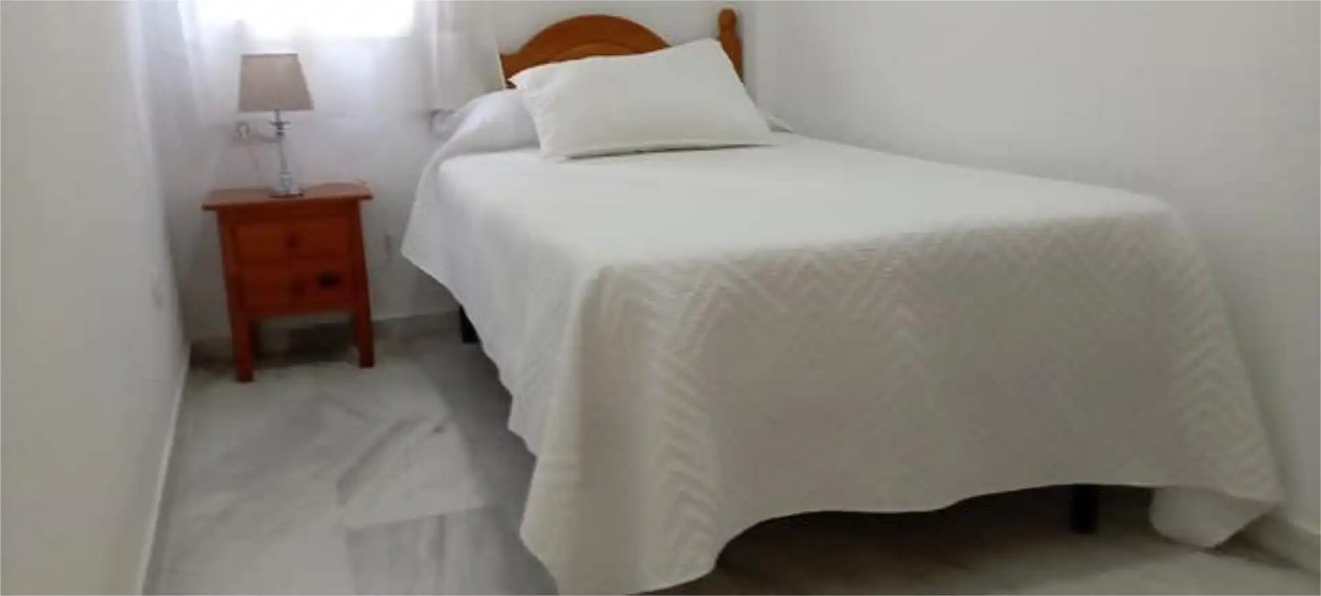 Habitación de Apartamento de alquiler en Fuengirola con Calefacción, Terraza y Amueblado