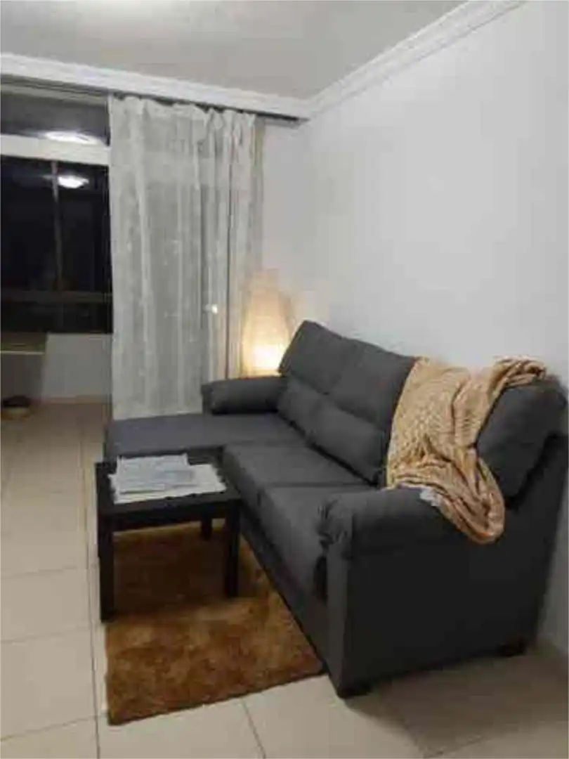 Wohnung zur Miete in La Salle - Cuatro Torres Wohnzimmer von Wohnung zur Miete in Santa Cruz de Tenerife mit Privatgarten, Terrasse und Möbliert