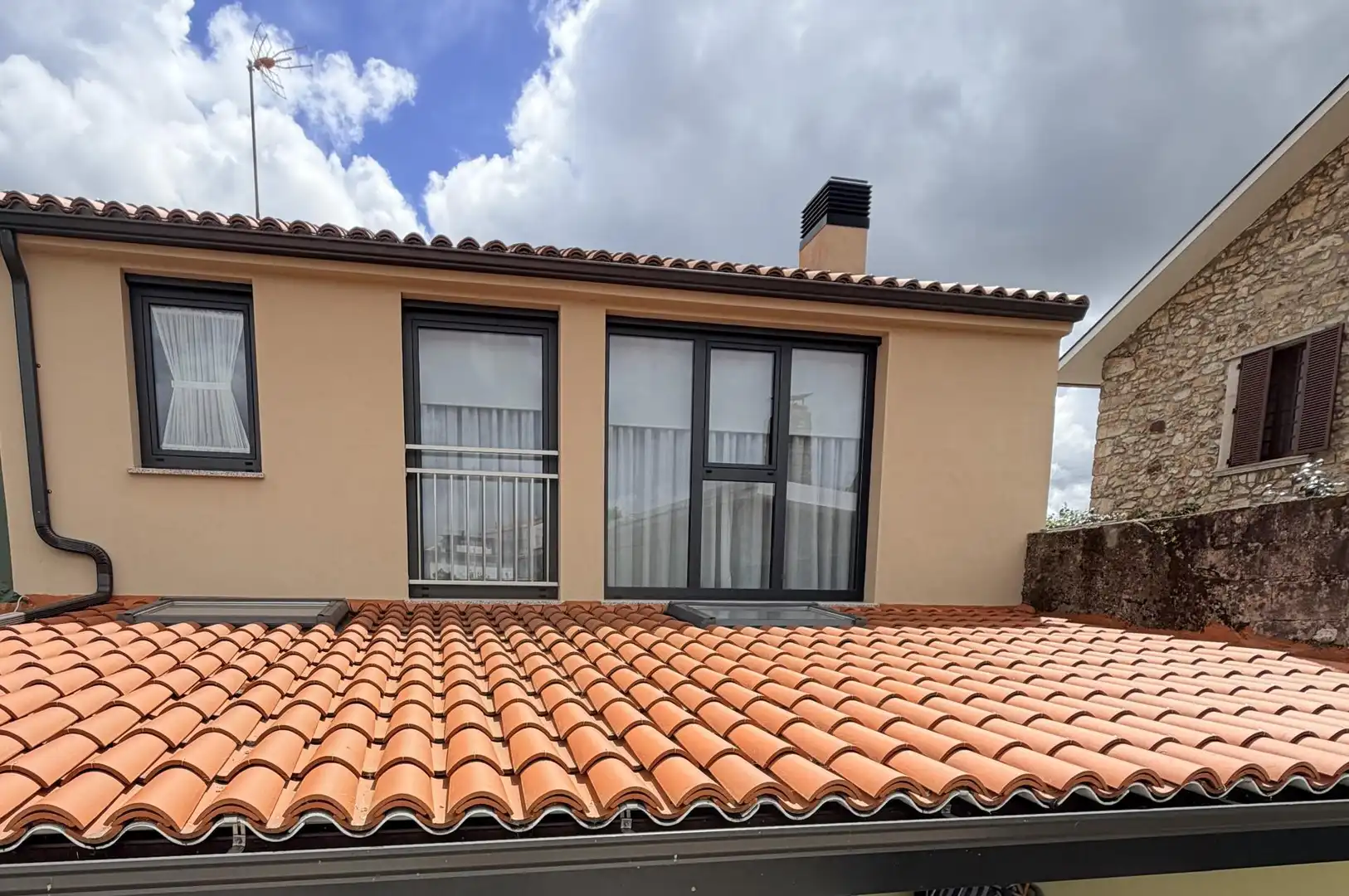 Casa adosada en venda a Rua Virxe da O, 18, A Gándara Vista exterior de Casa adosada en venda en Narón amb Aire condicionat, Calefacció i Jardí privat