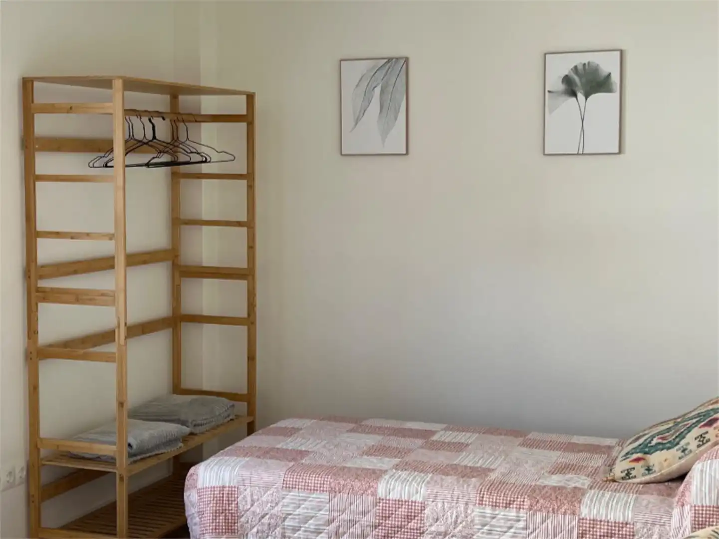 Piso en venta en Barrio la Sierra, 65, Entrambasaguas Habitación de Piso en venta en Entrambasaguas con Calefacción, Jardín privado y Parquet