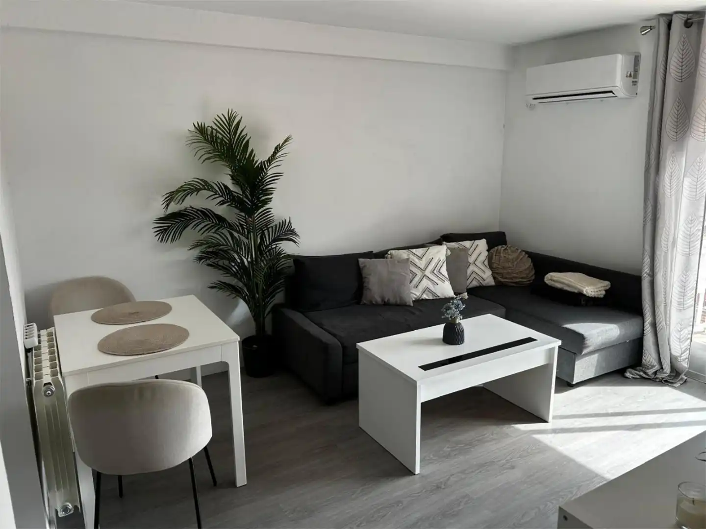 Living room of Flat for sale in Alcobendas  with Air Conditioner, Heating and Furnished