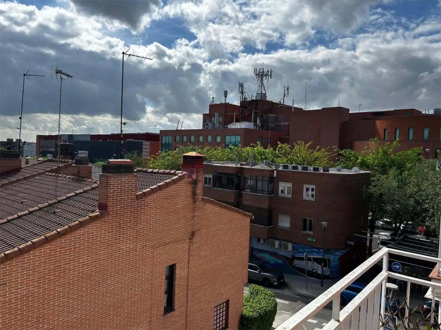 Flat for sale in Calle de Lugo, 1, Ensanche Exterior view of Flat for sale in Alcobendas with Air Conditioner and Balcony