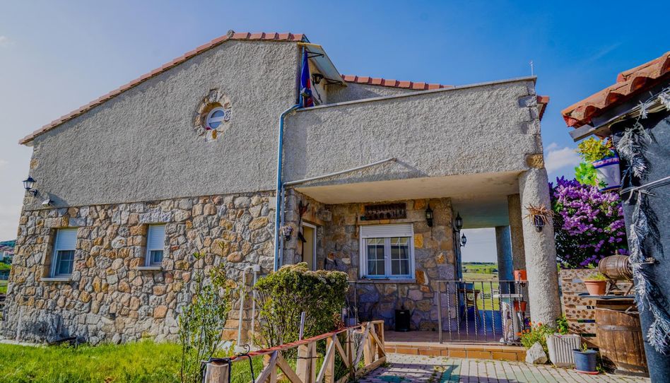 Casa o chalet en venta en Avenida Doctor Sanchez Zaballos, 15, La Colilla, Ávila - imagen 1 Foto 1 de Casa o chalet en venta en Avenida Doctor Sanchez Zaballos, 15, La Colilla, Ávila