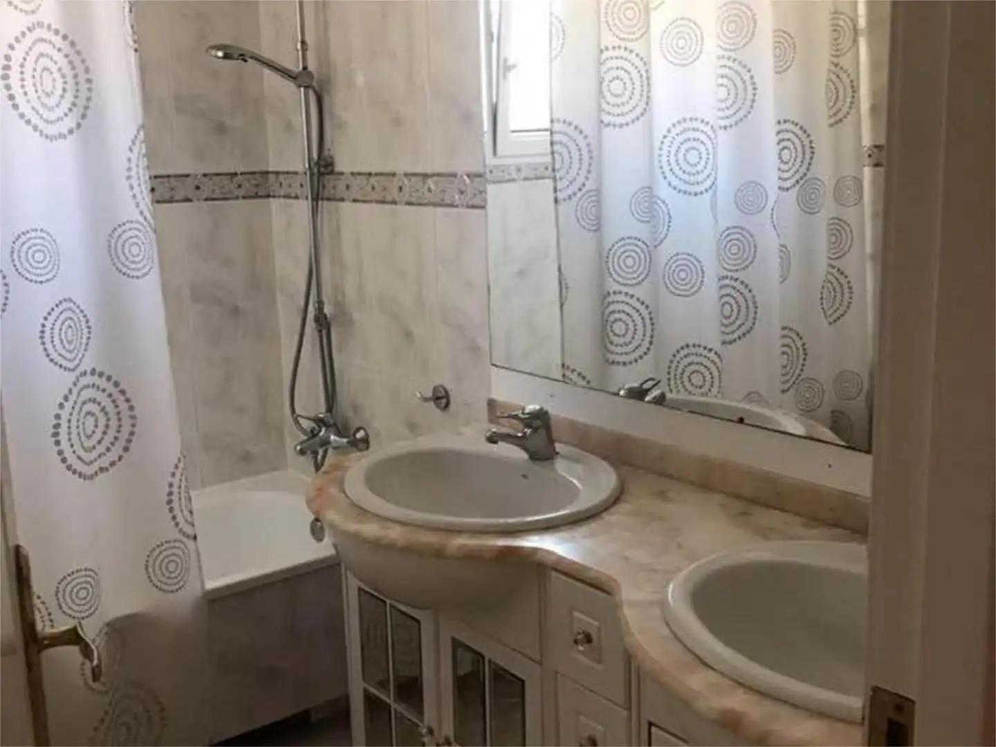 Bathroom of Flat for rent in Torrevieja  with Air Conditioner, Heating and Private garden