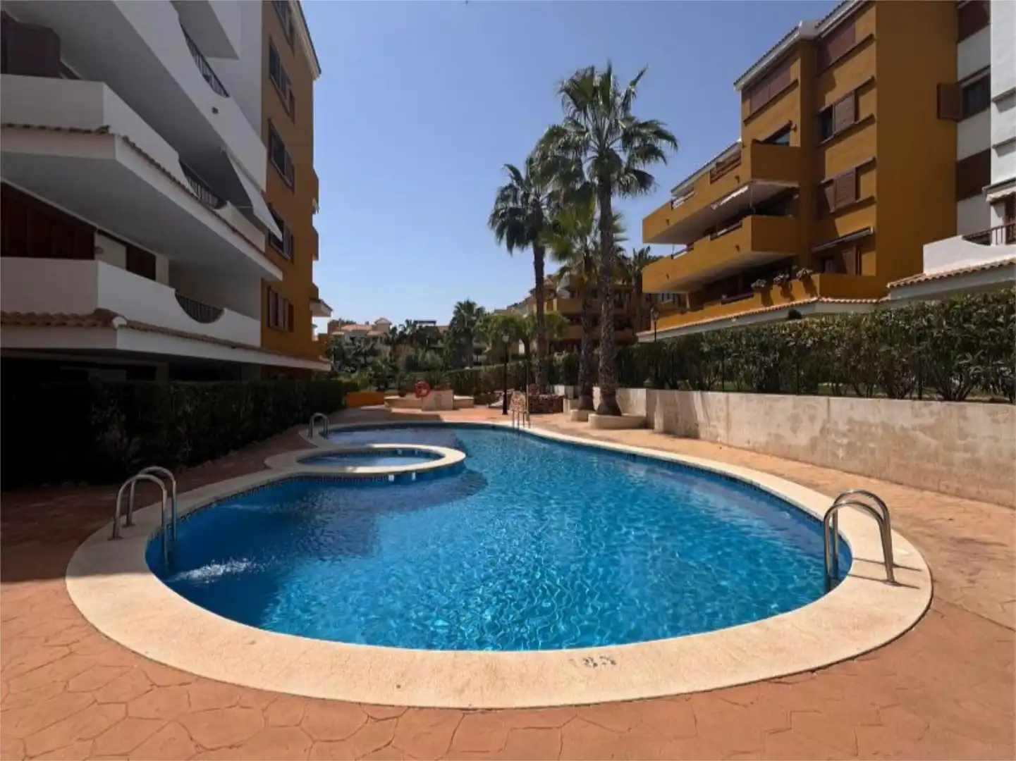 Piscina de Piso en venta en Torrevieja con Aire acondicionado, Terraza y Piscina
