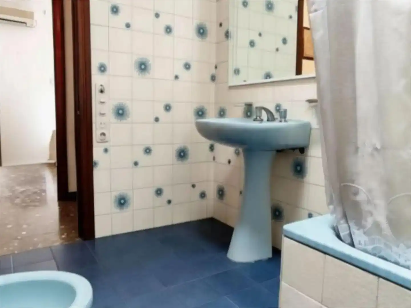 Flat for sale in Calle Esperanza, 2, Lora del Río Bathroom of Flat for sale in Lora del Río with Air Conditioner, Terrace and Balcony