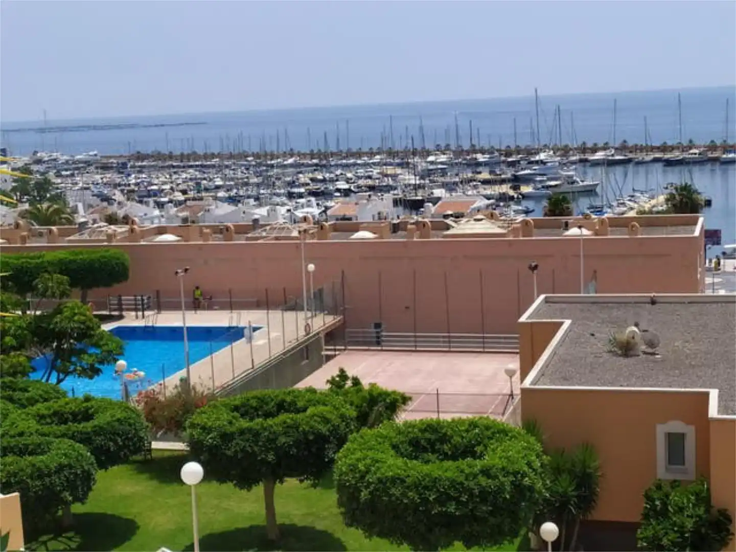 Piscina de Apartamento de alquiler en Roquetas de Mar con Calefacción, Jardín privado y Terraza