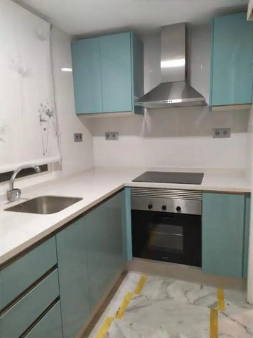 Apartamento de alquiler en El Puerto Cocina de Apartamento de alquiler en Roquetas de Mar con Calefacción, Jardín privado y Terraza