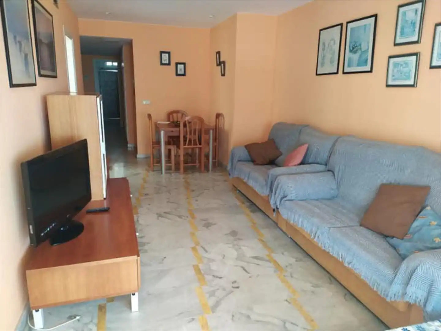 Apartamento de alquiler en El Puerto Sala de estar de Apartamento de alquiler en Roquetas de Mar con Calefacción, Jardín privado y Terraza