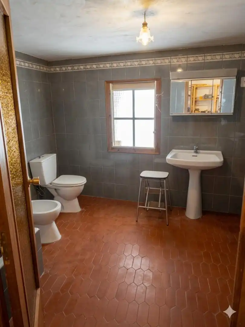 Casa adosada en venta en Carrer Major, 45, Torroja del Priorat Baño de Casa adosada en venta en Torroja del Priorat con Terraza, Trastero y Amueblado