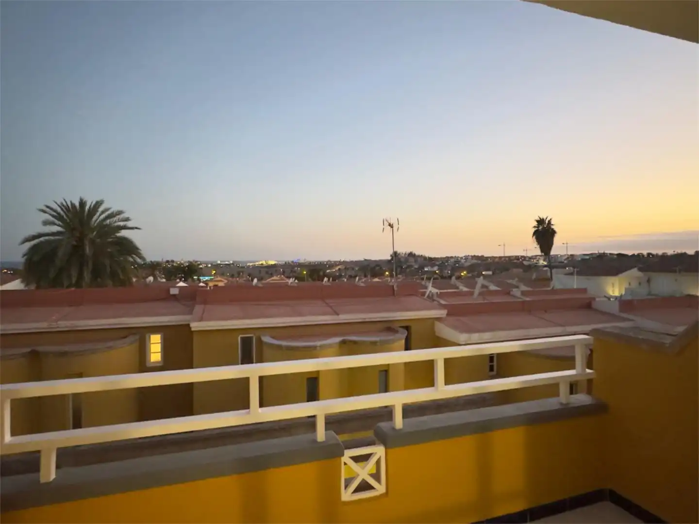Vista exterior de Dúplex de alquiler en San Bartolomé de Tirajana con Aire acondicionado, Terraza y Amueblado