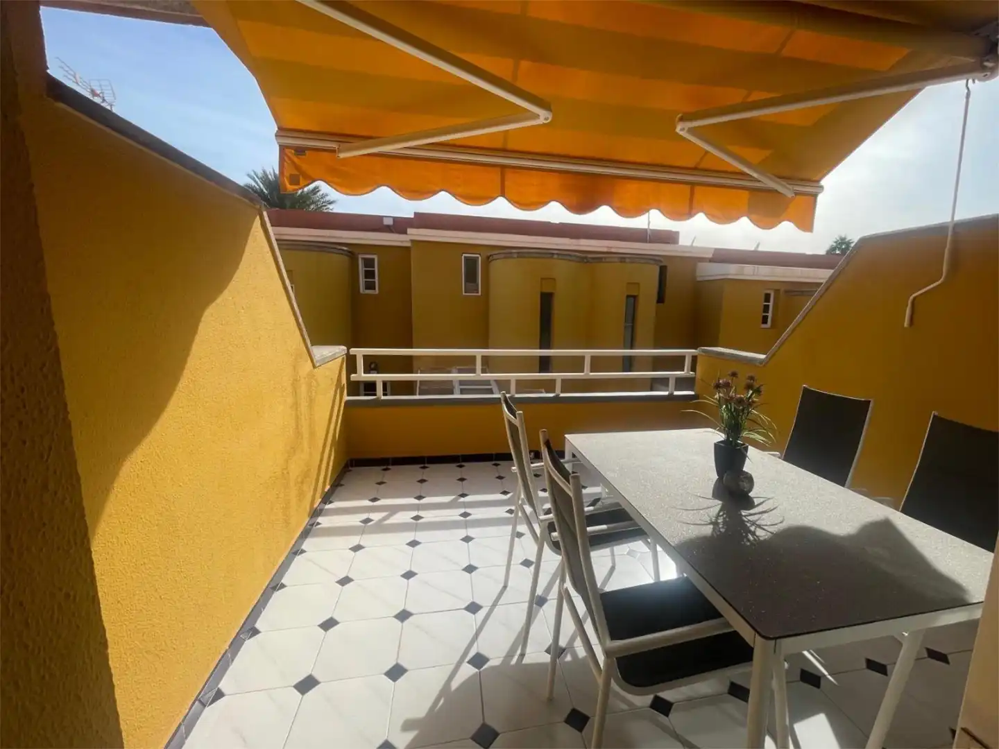 Dúplex de alquiler en Calle Einstein, 5, Sonnenland Terraza de Dúplex de alquiler en San Bartolomé de Tirajana con Aire acondicionado, Terraza y Amueblado