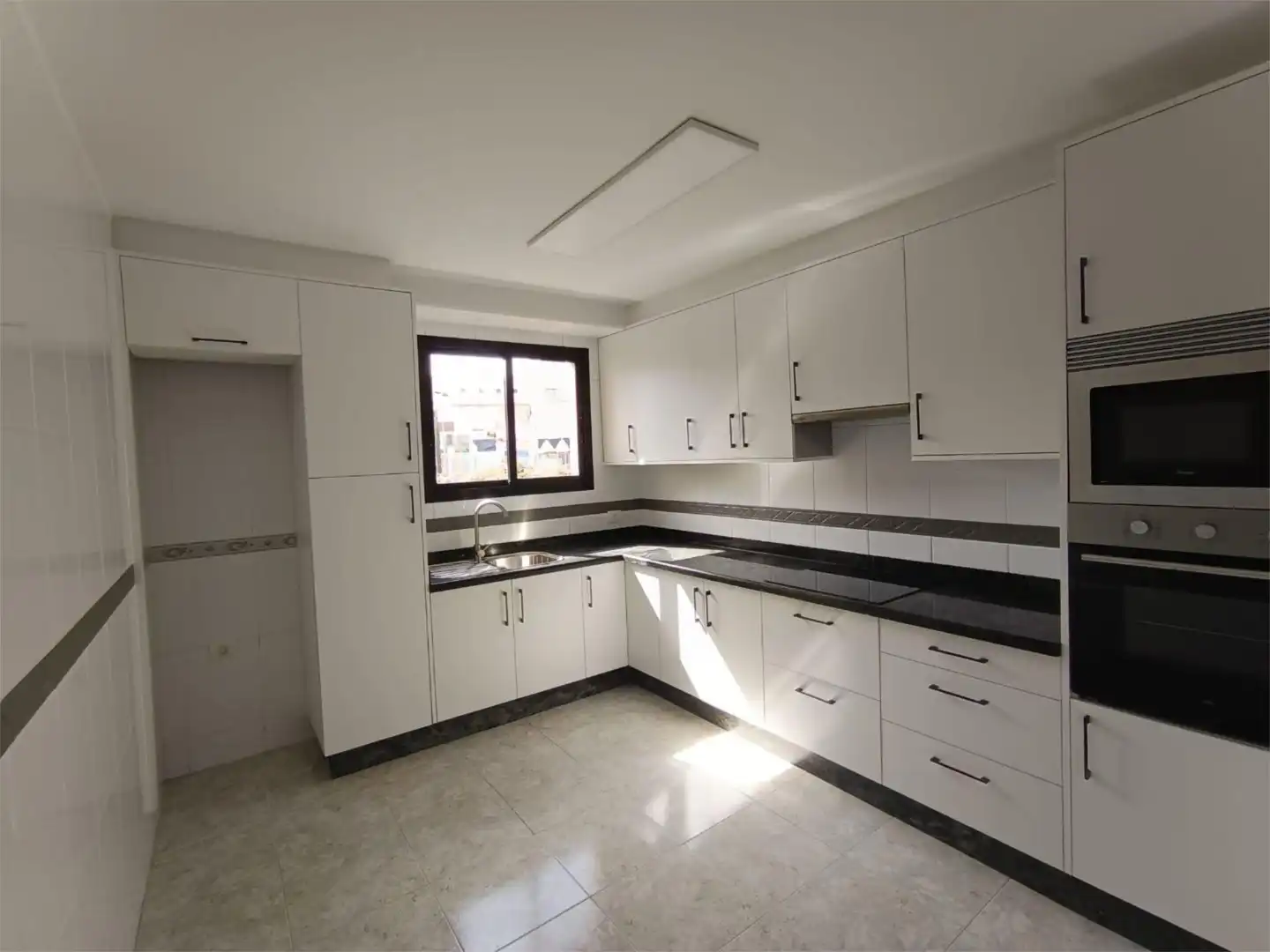 Flat for rent in Paseo Pintor Teodoro Ríos, 2, Toscal Kitchen of Flat for rent in Santa Cruz de Tenerife with Parquet flooring