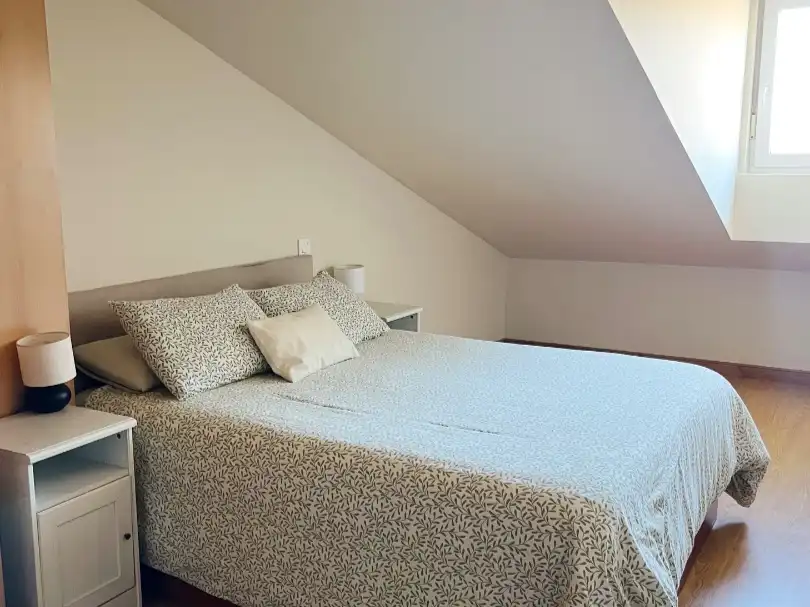 Maisonette zum Verkauf in Barrio Pozo, 1003, Boo Schlafzimmer von Maisonette zum Verkauf in Piélagos mit Terrasse
