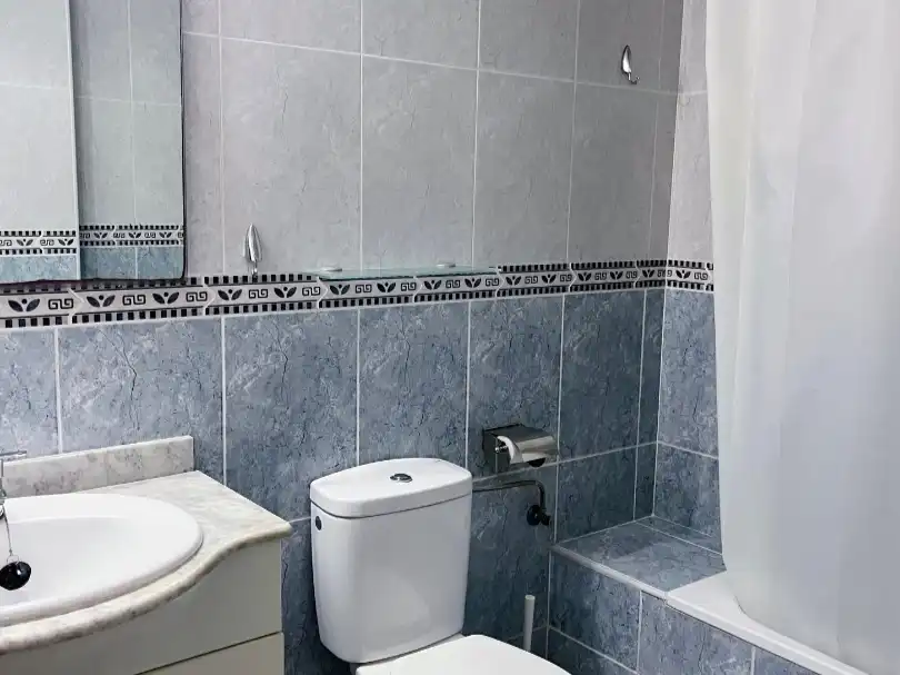 Maisonette zum Verkauf in Barrio Pozo, 1003, Boo Badezimmer von Maisonette zum Verkauf in Piélagos mit Terrasse