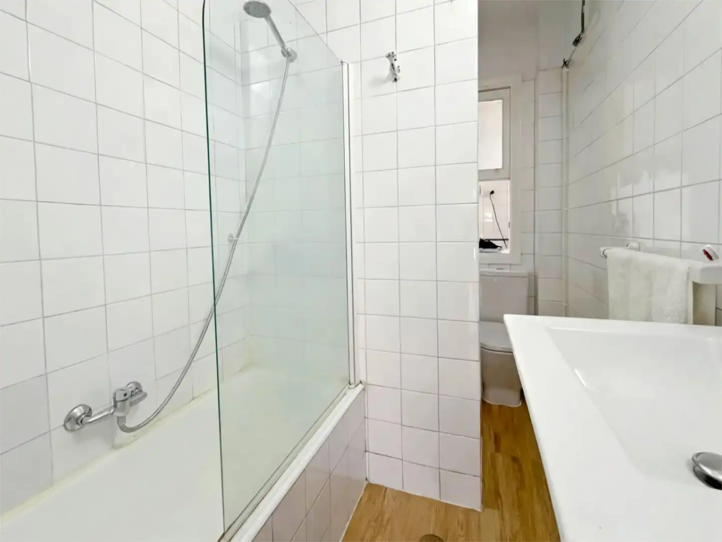 Flat for rent in Rúa Cordelería, 12, Monte Alto - Zalaeta - Atocha Bathroom of Flat for rent in A Coruña Capital with Parquet flooring, Terrace and Furnished