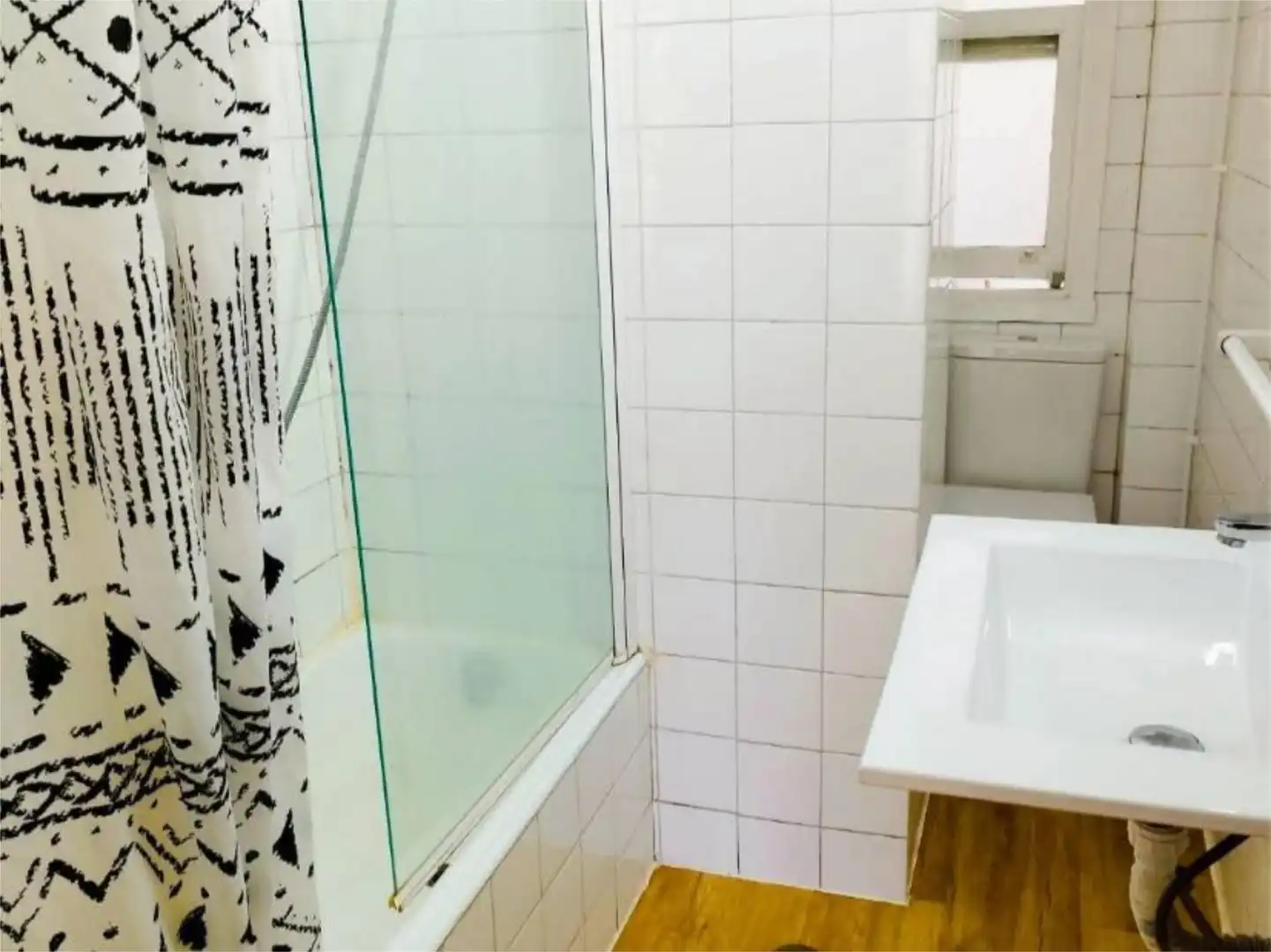 Flat for rent in Rúa Cordelería, 12, Monte Alto - Zalaeta - Atocha Bathroom of Flat for rent in A Coruña Capital with Parquet flooring, Terrace and Furnished