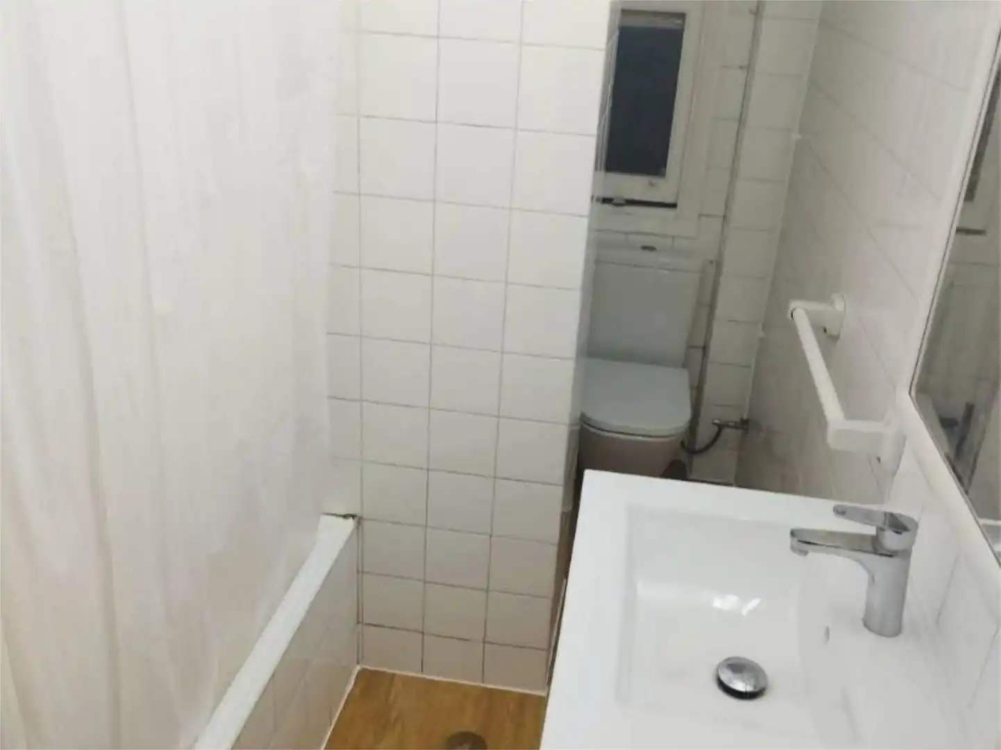 Flat for rent in Rúa Cordelería, 12, Monte Alto - Zalaeta - Atocha Bathroom of Flat for rent in A Coruña Capital with Parquet flooring, Terrace and Furnished