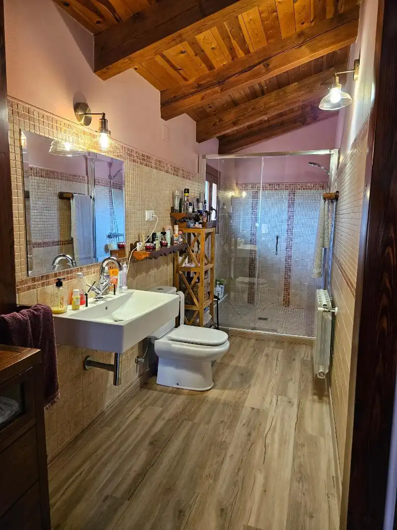 Casa o chalet en venta en Calle de Pedro Almodovar, Fuensanta - Universidad Baño de Casa o chalet en venta en Cuenca con Calefacción, Jardín privado y Parquet