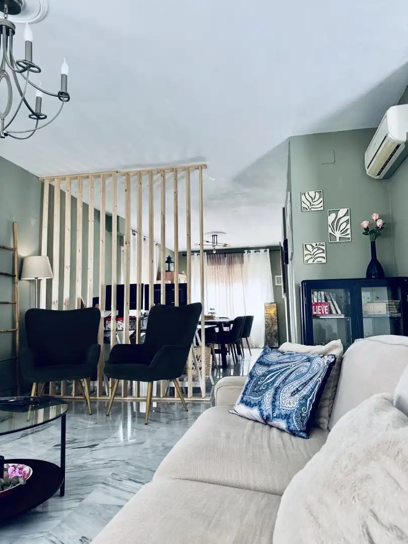Casa o chalet en venta en Calle Mompou, 11, Capellanía - Retamar Comedor de Casa o chalet en venta en Alhaurín de la Torre con Aire acondicionado, Terraza y Piscina