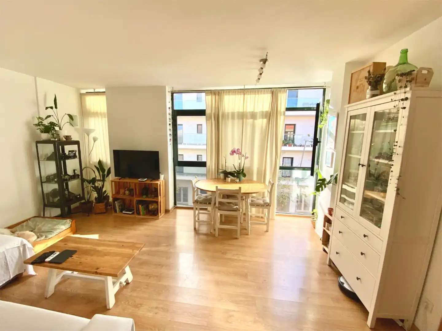 Pis en venda a Camí de ses Vinyes, 1, Camí de Ses Vinyes Sala d'estar de Pis en venda en Maó - Mahón amb Aire condicionat i Parquet