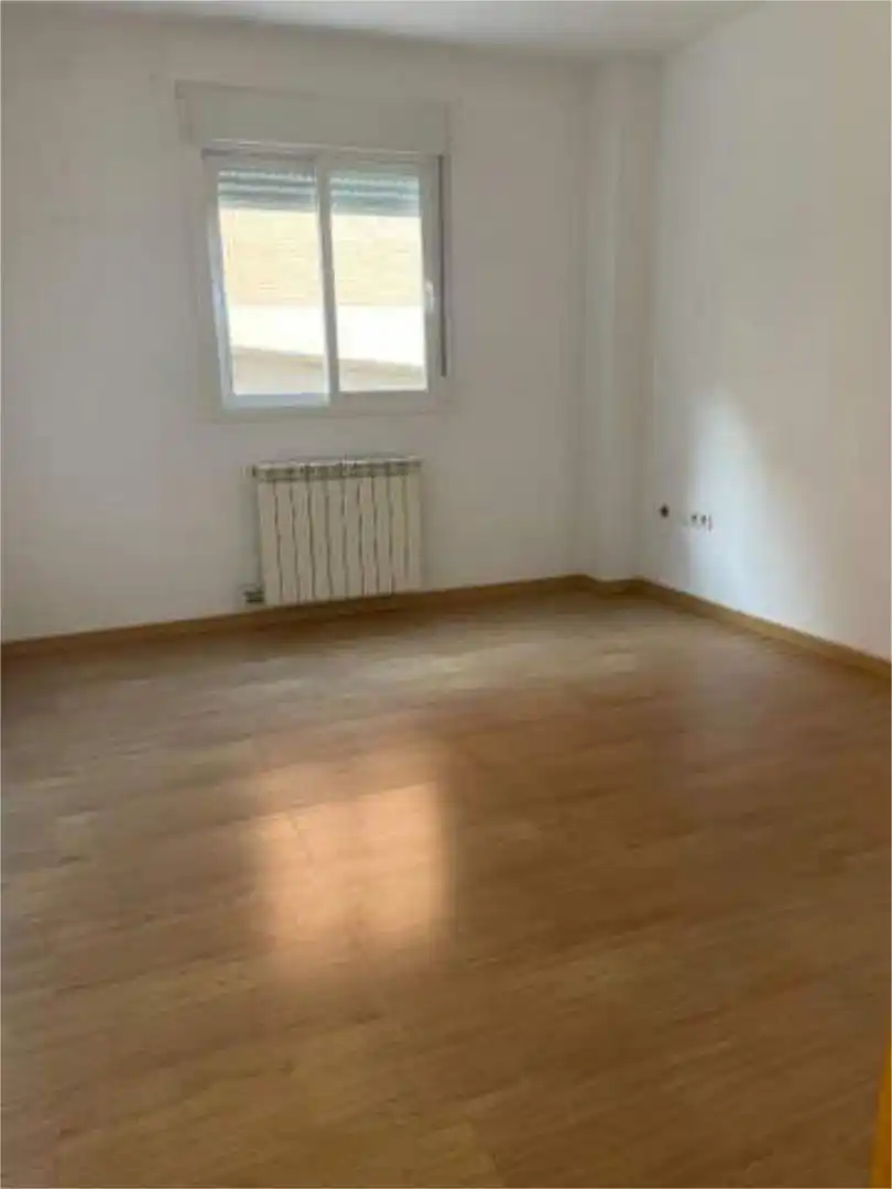 Piso de alquiler en Camino de los Neveros - Serrallo Habitación de Piso de alquiler en Granada Capital con Terraza y Piscina