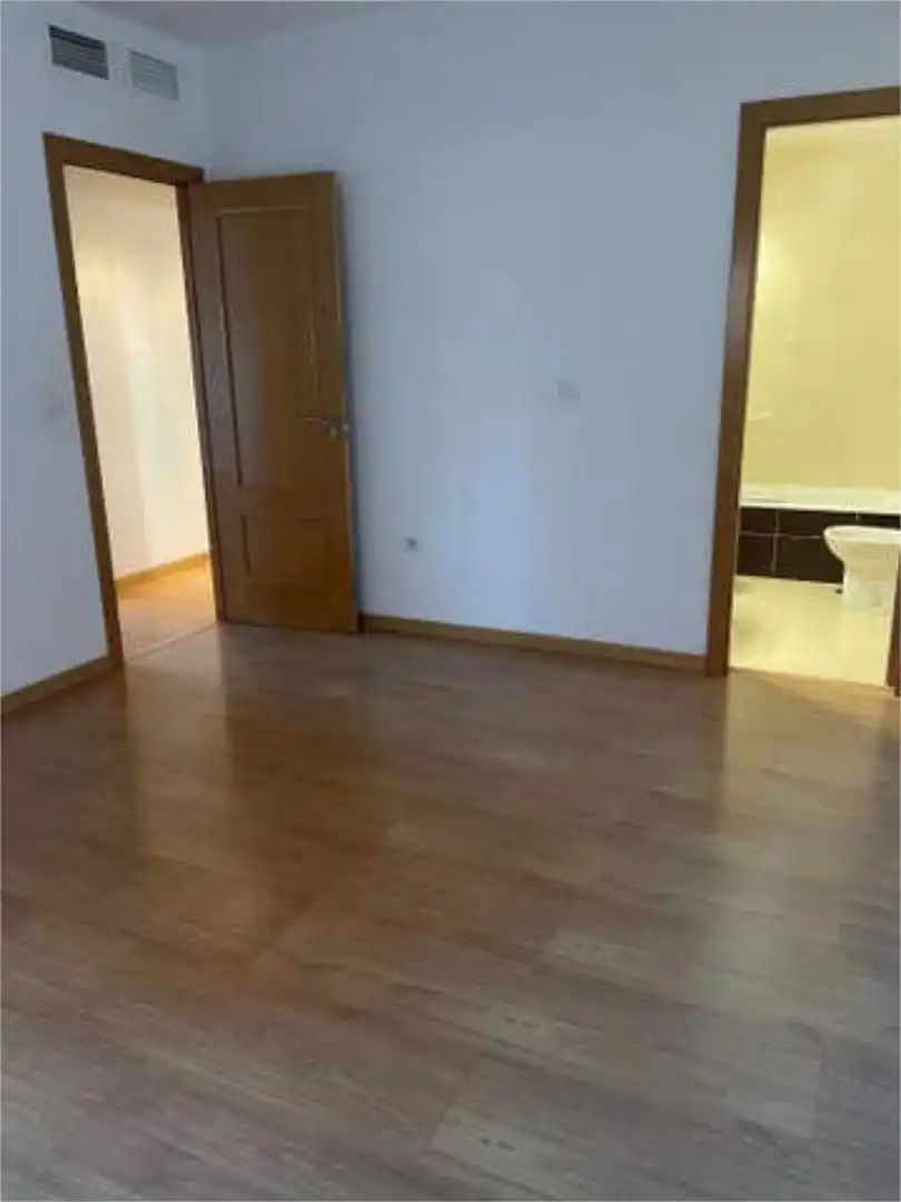Piso de alquiler en Camino de los Neveros - Serrallo Habitación de Piso de alquiler en Granada Capital con Terraza y Piscina