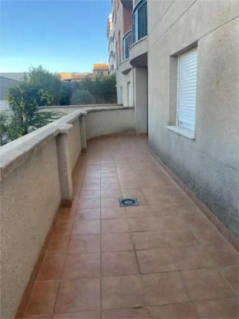 Piso de alquiler en Camino de los Neveros - Serrallo Terraza de Piso de alquiler en Granada Capital con Terraza y Piscina