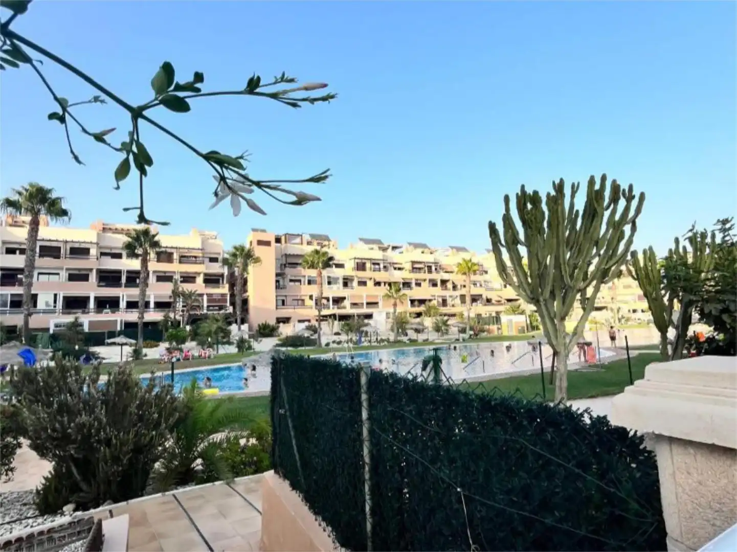 Piso en venta en Calle de los Juegos de Languedoc-Rosellon, 30, El Toyo Vista exterior de Piso en venta en Almería con Aire acondicionado, Jardín privado y Terraza