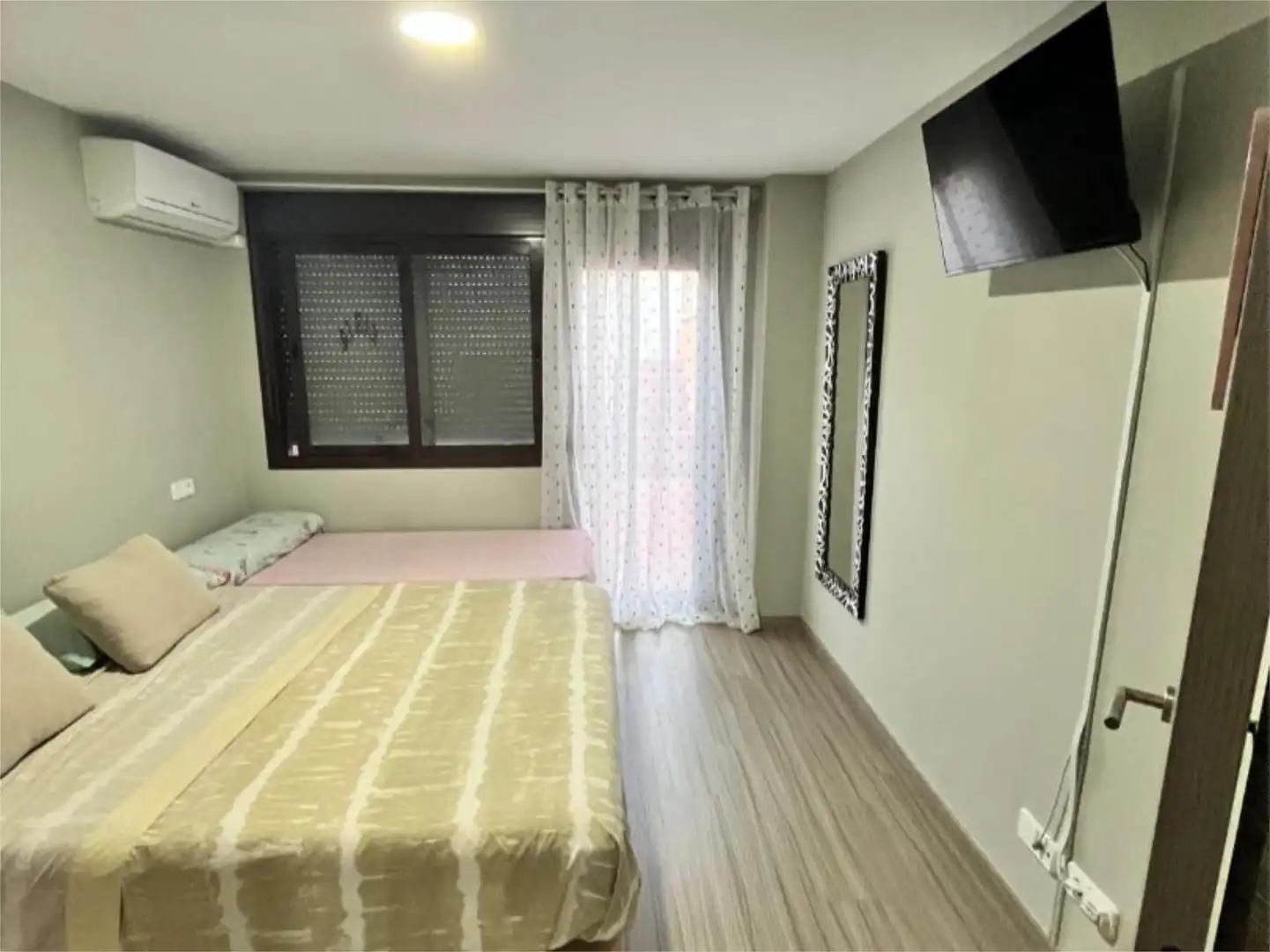 Piso en venta en Calle de los Juegos de Languedoc-Rosellon, 30, El Toyo Habitación de Piso en venta en Almería con Aire acondicionado, Jardín privado y Terraza