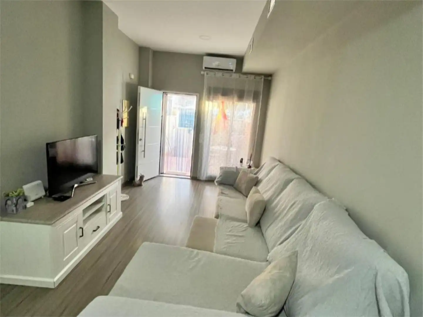 Piso en venta en Calle de los Juegos de Languedoc-Rosellon, 30, El Toyo Sala de estar de Piso en venta en Almería con Aire acondicionado, Jardín privado y Terraza