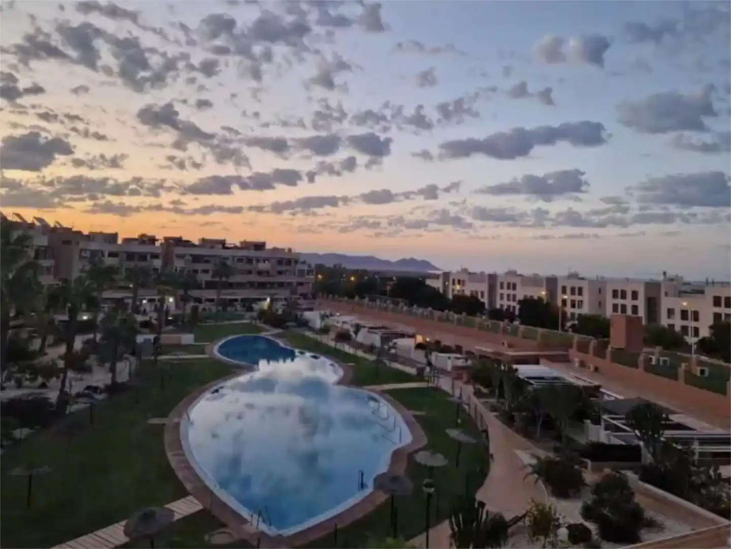 Piso en venta en Calle de los Juegos de Languedoc-Rosellon, 30, El Toyo Piscina de Piso en venta en Almería con Aire acondicionado, Jardín privado y Terraza
