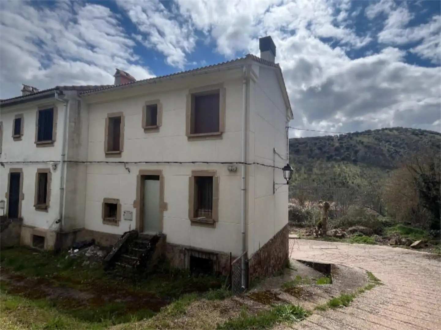 Vista exterior de Piso en venta en Mansilla de la Sierra con Parquet, Amueblado y Balcón