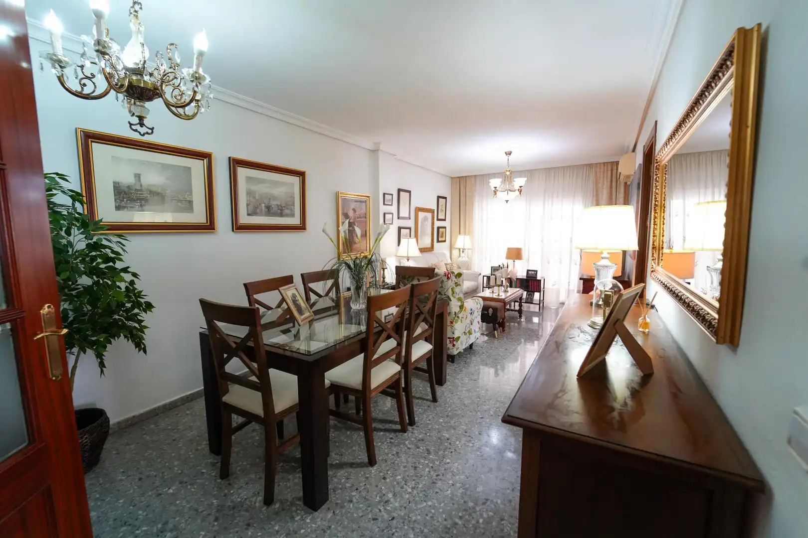Comedor de Piso en venta en  Sevilla Capital con Aire acondicionado y Terraza