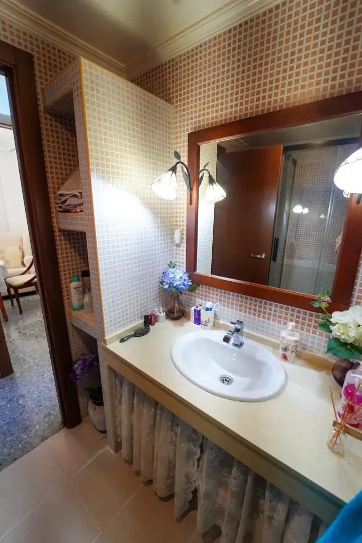 Piso en venta en Plaza de Monesterio, San Carlos - San José Baño de Piso en venta en Sevilla con Aire acondicionado y Terraza